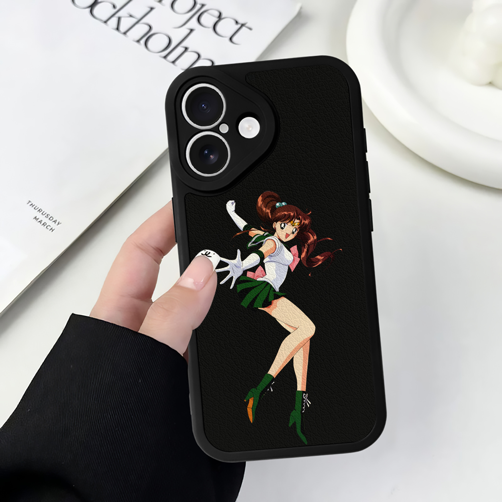 （画像用） 美少女戦士セーラームーン 木野 まこと きの まこと Sailor Moon Kino Makoto （セーラージュピター；Sailor Jupiter） 【iPhone 16シリーズ対応】シリコンスマホケース（レザー調） 材質：シリコン